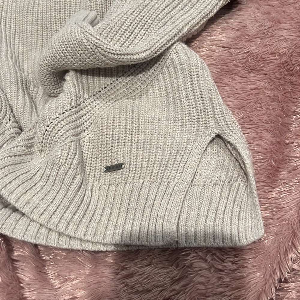 HOLLISTER SWEATER - Picture 2 of 3